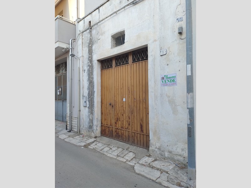 Casa Indipendente in Vendita a Guagnano, 65'000€, 180 m²