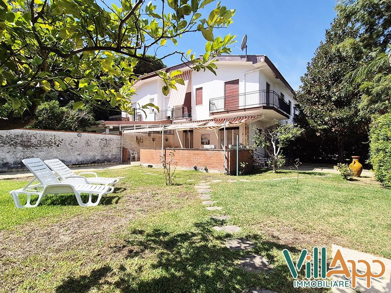 Villa in Vendita a Fondi, zona Salto di Fondi, 297'000€, 100 m²