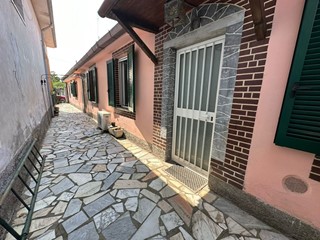 Casa Indipendente in Vendita a Castelnuovo Magra, 140'000&euro;, 90 m²