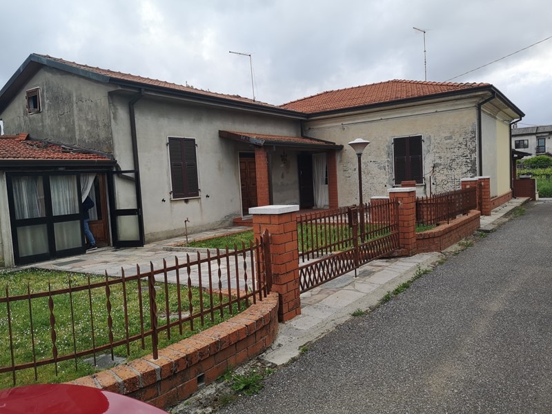 Casa Indipendente in Vendita a Castelnuovo Magra, 235'000&euro;, 145 m²