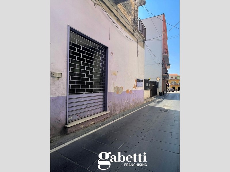 Negozio in Affitto a Bellona, 300€, 40 m²