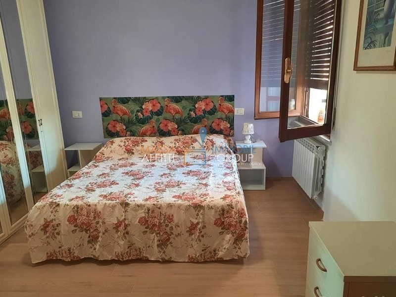 Quadrilocale in Affitto a Carrara, zona Marina Di Carrara, 1'200€, 95 m², arredato