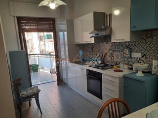 Quadrilocale in Affitto a Carrara, zona Marina Di Carrara, 1'200€, 95 m², arredato