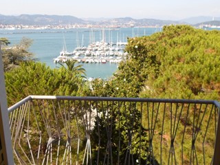 Appartamento in Vendita a Portovenere, zona Fezzano, 298'000€, 105 m²