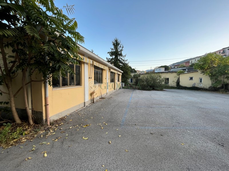 Immobile commerciale in Vendita a La Spezia, zona Periferia NORD/OVEST, 980'000€, 2600 m²