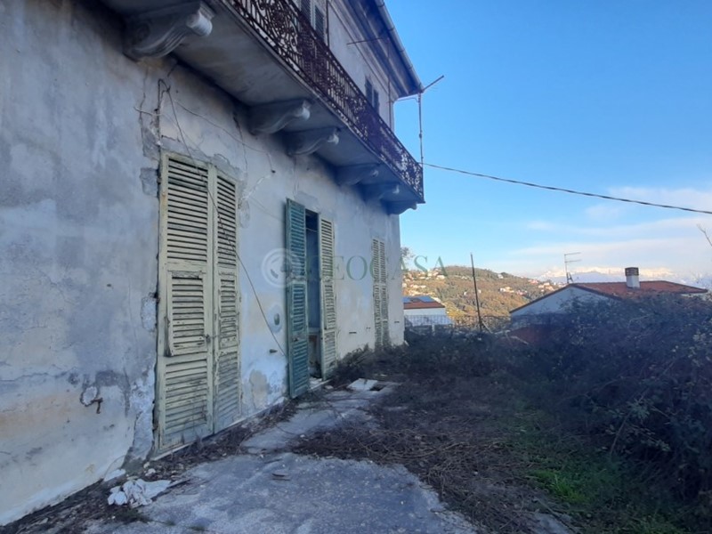 Casa Indipendente in Vendita a La Spezia, zona Periferia NORD/OVEST, 400'000&euro;, 300 m²