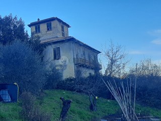 Casa Indipendente in Vendita a La Spezia, zona Periferia NORD/OVEST, 400'000&euro;, 300 m²