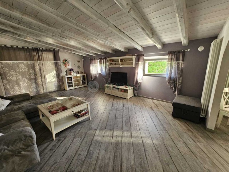 Casa Semi Indipendente in Vendita a Beverino, 280'000€, 285 m², con Box