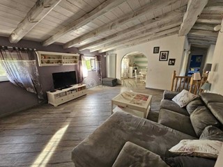 Casa Semi Indipendente in Vendita a Beverino, 280'000€, 285 m², con Box