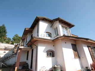 Casa Indipendente in Vendita a Riccò del Golfo di Spezia, 350'000€, 200 m², con Box