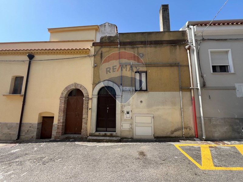 Casa Semi Indipendente in Vendita a Grassano, 14'990€, 138 m²