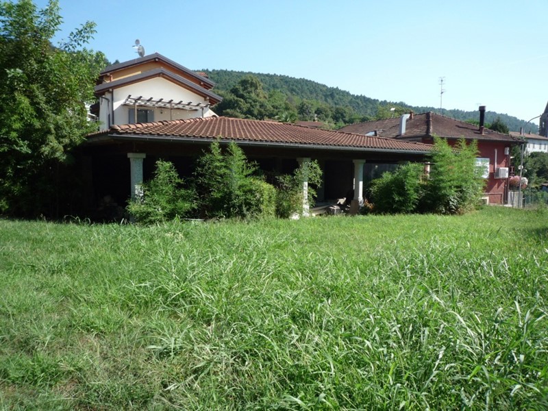 Box in Vendita a Sesto Calende, 40'000€, 185 m²