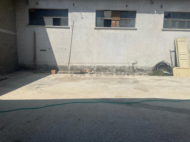 Attività commerciale in Vendita a Catanzaro, 285'000€, 600 m²