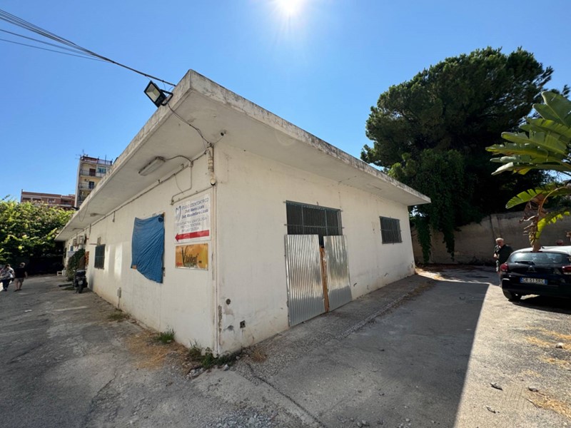 Ufficio in Vendita a Palermo, zona Noce, 220'000€, 229 m²