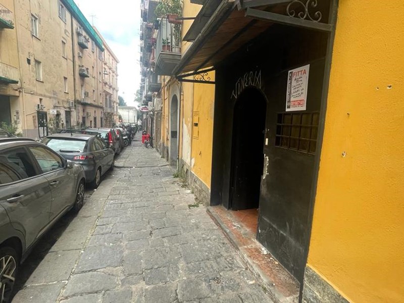 Immobile commerciale in Affitto a Napoli, zona Chiaia, 1'500€, 80 m²
