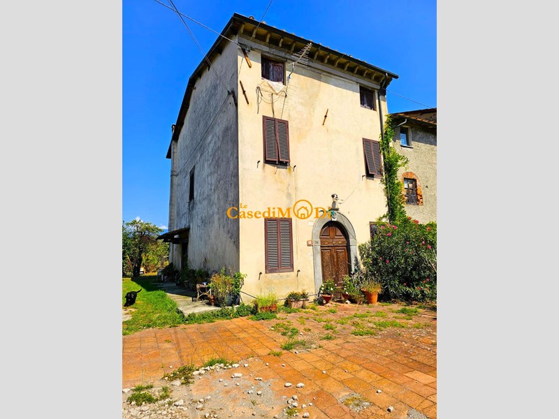 Casa di corte in Vendita a Capannori, zona Lunata, 195'000€, 180 m², con Box