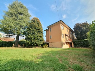 Villa bifamiliare in Vendita a Lucca, zona Antraccoli, 325'000€, 230 m², con Box