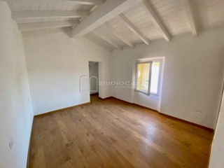 Casa Indipendente in Vendita a San Giuliano Terme, zona Arena Metato, 250'000€, 80 m²