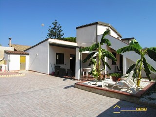 Villa in Vendita a Pachino, 220'000€, 142 m²