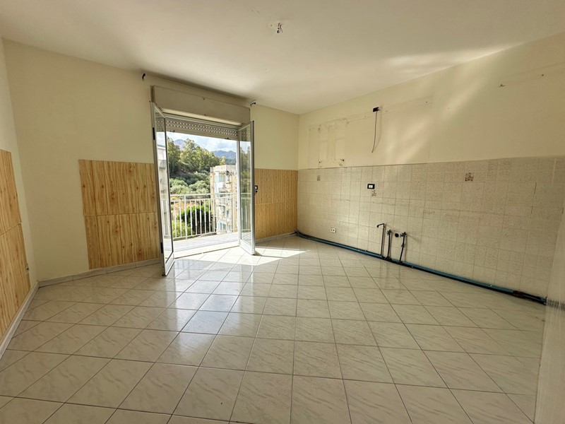 Quadrilocale in Vendita a Barcellona Pozzo di Gotto, 75'000€, 100 m²