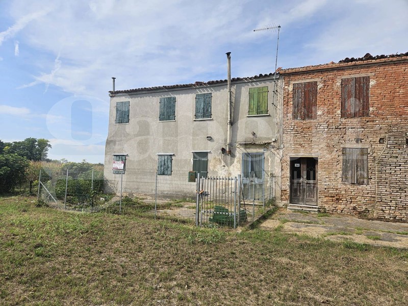 Casale in Vendita a Piove di Sacco, 55'000€, 155 m²