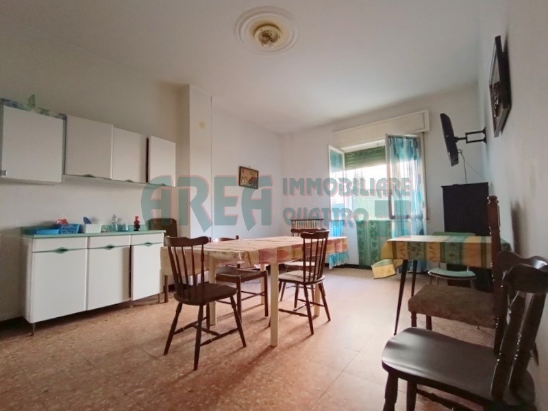 Appartamento in Vendita a Imperia, zona Porto Maurizio, 190'000€, 126 m²
