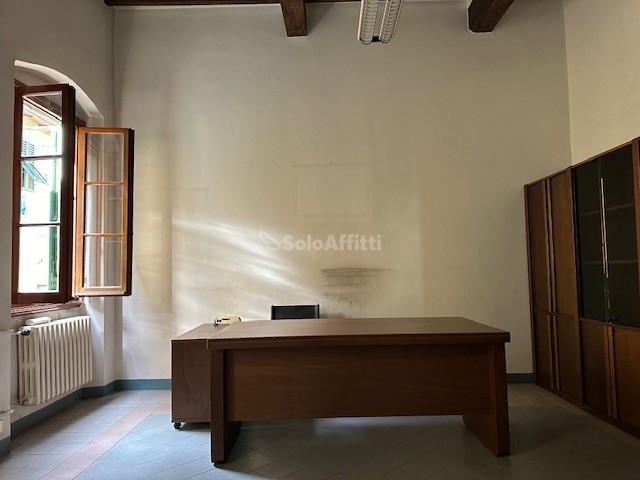 Ufficio in Affitto a San Giovanni Valdarno, zona Centro, 700€, 75 m²