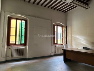 Ufficio in Affitto a San Giovanni Valdarno, zona Centro, 700€, 75 m²