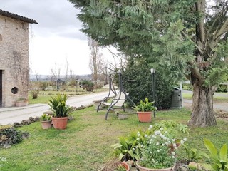 Casa Indipendente in Vendita a Bevagna, 460'000€, 900 m²