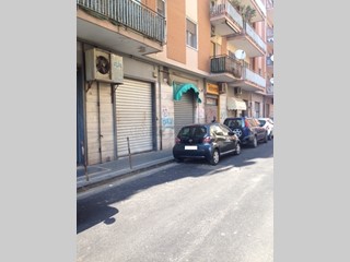 Immobile commerciale in Vendita a Salerno, zona TORRIONE, 85'000&euro;, 35 m²
