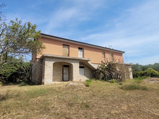 Casale in Vendita a Montecosaro, 650'000&euro;, 320 m²