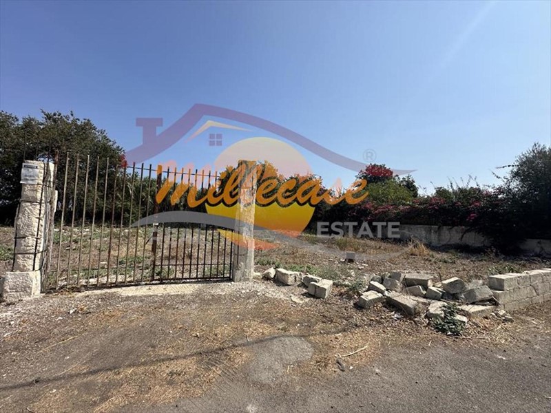 Terreno industriale in Vendita a Siracusa, zona Fanusa, 48'000€, 1200 m²