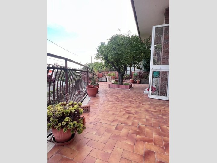 Villa in Vendita a Sant'Agata li Battiati, 340'000€, 195 m², con Box