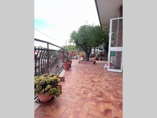 Villa in Vendita a Sant'Agata li Battiati, 340'000€, 195 m², con Box