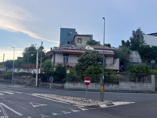 Villa in Vendita a Sant'Agata li Battiati, 340'000&euro;, 195 m², con Box