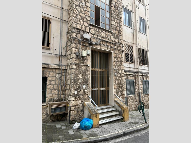 Bilocale in Vendita a Salerno, zona ZONA VESTUTI, 185'000&euro;, 60 m²