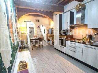 Casa Indipendente in Vendita a Cascina, zona San Frediano a Settimo, 200'000€, 105 m², con Box