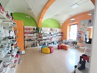 Immobile commerciale in Vendita a San Giuliano Terme, 200'000€, 140 m²