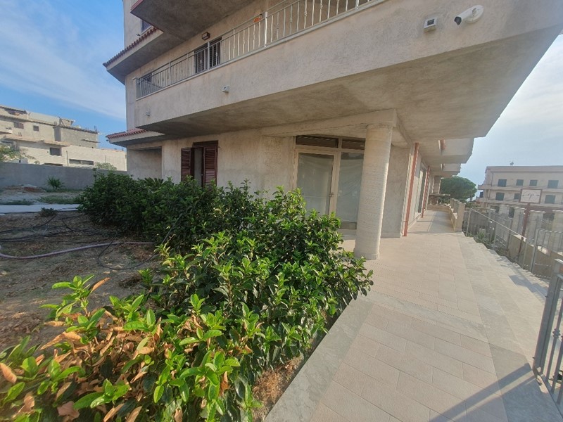 Immobile commerciale in Affitto a Motta San Giovanni, 650€, 80 m²