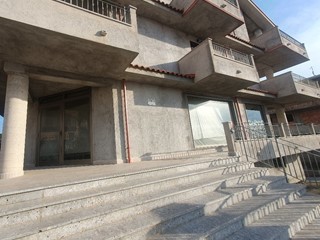 Immobile commerciale in Affitto a Motta San Giovanni, 650€, 80 m²