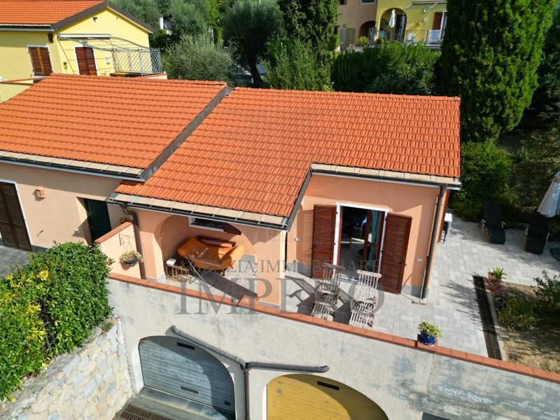 Casa Indipendente in Vendita a Ventimiglia, zona Mortola Inferiore, 400'000€, 70 m²