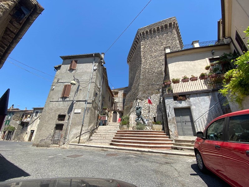 Trilocale in Vendita a Monteleone Sabino, zona Ginestra, 15'000€, 80 m²