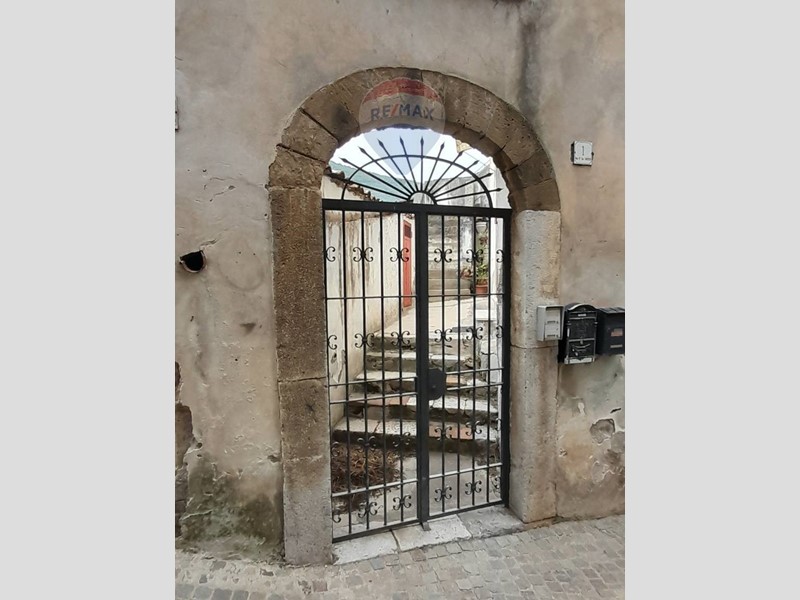 Casa Semi Indipendente in Vendita a Solopaca, 59'000€, 100 m²