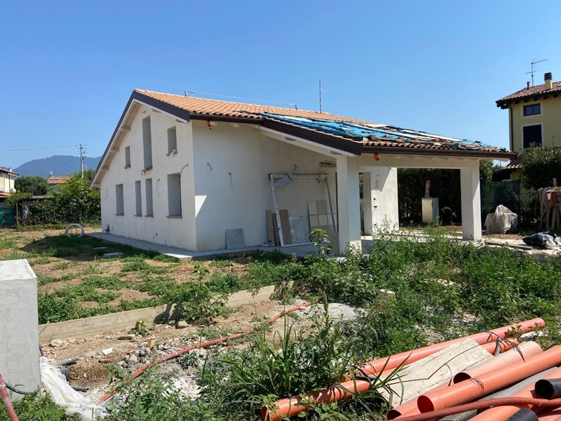 Villa in Vendita a Capannori, zona Lammari, 420'000€, 160 m²