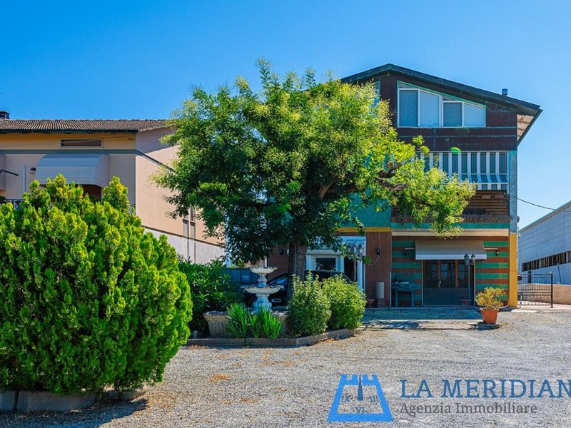 Appartamento in Vendita a Cerreto Guidi, 295'000€, 260 m², con Box