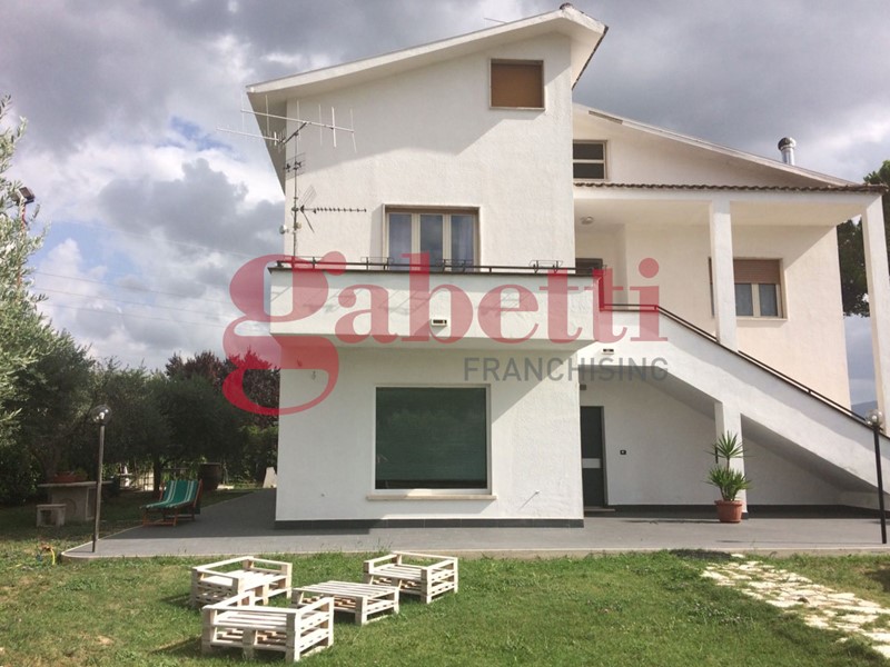 Quadrilocale in Vendita a Pozzilli, 120'000€, 159 m²