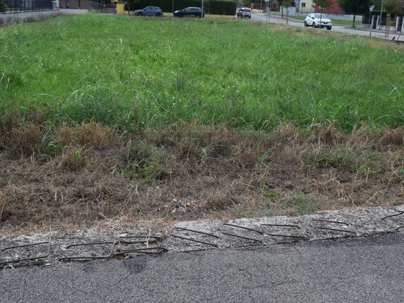 Terreno edificabile in Vendita a Isola Vicentina, 120'000€, 678 m²