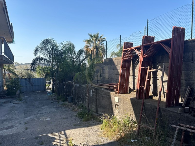 Casa Indipendente in Vendita a Misterbianco, zona Centro, 125'000€, 250 m²