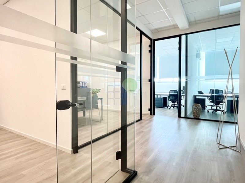 Ufficio in Affitto a Livorno, zona Picchianti, 1'900€, 160 m², arredato