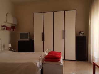 Bilocale in Affitto a Siracusa, zona Tisia Tica Zecchino, 550€, 70 m², arredato